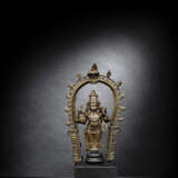 Bronze des stehenden Shiva vor Mandorla, späterer Holzstand - Foto 1
