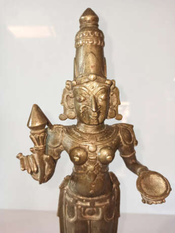Bronzefigur auf einem Sockel, möglicherweise Kali - Foto 4