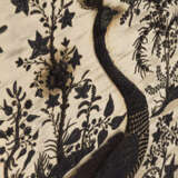 Seidenpaneel mit gestickter Darstellung von zwei Pfauen und blühenden Sträuchern - photo 3