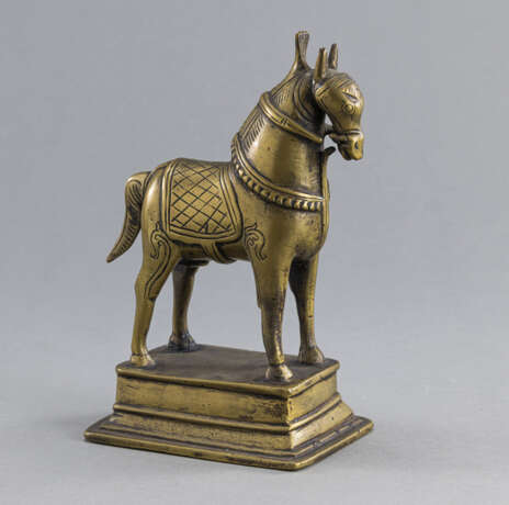 Bronze eines stehenden Pferdes - Foto 2