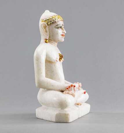 Skulptur des Buddha aus Alabaster mit polychromer und goldfarbener Bemalung - Foto 2