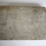 Reliefplatte aus Tonware mit Jagdszene, Reste von farbiger Fassung - photo 5