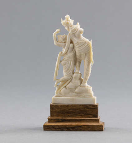 Figur aus Elfenbein mit Darstellung eines Paares - Foto 3