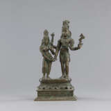 Bronzegruppe mit Darstellung des Chandrashekhara und Uma - photo 1