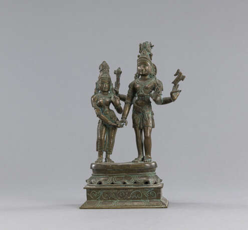Bronzegruppe mit Darstellung des Chandrashekhara und Uma - Foto 1