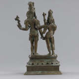 Bronzegruppe mit Darstellung des Chandrashekhara und Uma - photo 3