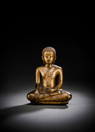 Bronze eines buddhistischen Schülers mit schwarzer und goldfarbener Lackfassung - фото 1