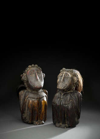 Paar Wächterfiguren aus Holz mit Echthaarbesatz und Zierschmuck teils aus Rudraksha-Früchten - фото 2