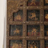 Feine Doppeltür mit polychromer Malerei von erotischen Szenen in viereckigen in Kartuschen mit Ölfarbe auf Holz - Foto 7
