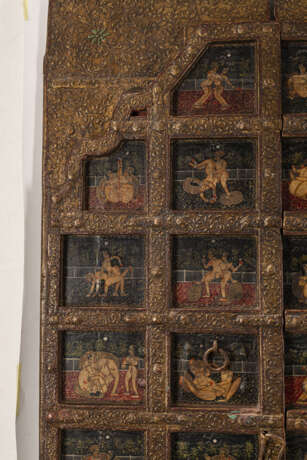 Feine Doppeltür mit polychromer Malerei von erotischen Szenen in viereckigen in Kartuschen mit Ölfarbe auf Holz - фото 7