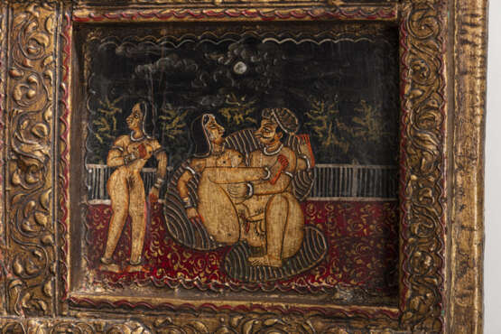 Feine Doppeltür mit polychromer Malerei von erotischen Szenen in viereckigen in Kartuschen mit Ölfarbe auf Holz - фото 8