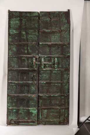 Feine Doppeltür mit polychromer Malerei von erotischen Szenen in viereckigen in Kartuschen mit Ölfarbe auf Holz - photo 9