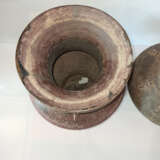 Paar balusterförmige Vasen aus Tonware mit aufgelegtem ornamentalen Dekor - photo 3