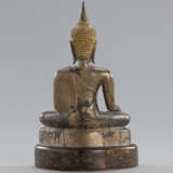 Silberfarbene Bronze des Buddha im Meditationssitz - Foto 3