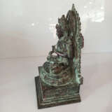 Bronze einer vierarmigen Gottheit - Foto 4