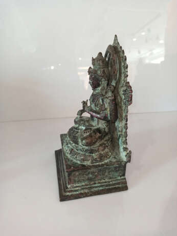 Bronze einer vierarmigen Gottheit - фото 4