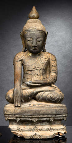 Skulptur des Buddha aus Holz mit Lackfassung - photo 1