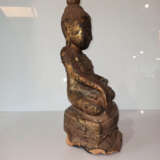 Skulptur des Buddha aus Holz mit Lackfassung - photo 3