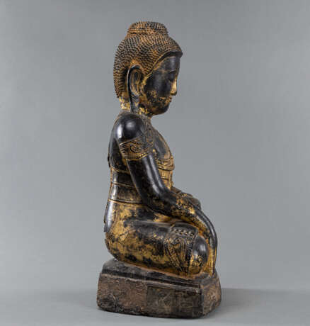 Holz- und Trockenlackfigur des Buddha mit Resten von Vergoldung - photo 2