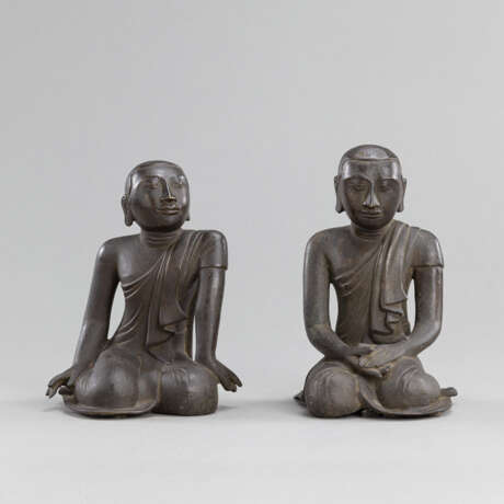 Paar sitzende buddistische Mönche aus Bronze - photo 1