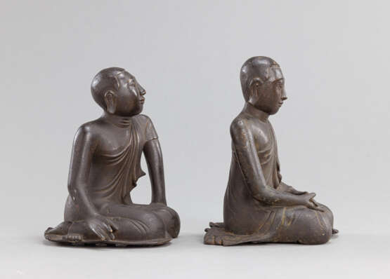 Paar sitzende buddistische Mönche aus Bronze - фото 2