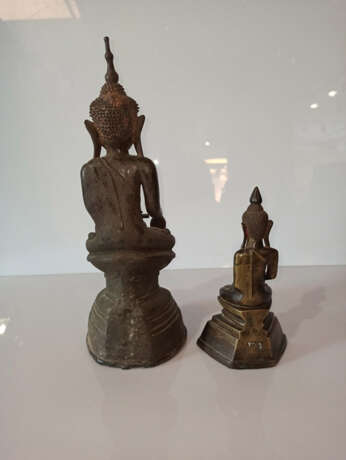 Zwei Bronzen des Buddha Shakyamuni - Foto 3