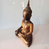 Bronze des Buddha Shakyamuni mit golfarbener und schwarzer Lackfassung - Foto 4
