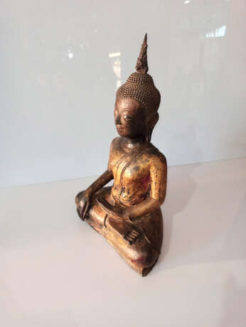 Bronze des Buddha Shakyamuni mit golfarbener und schwarzer Lackfassung - photo 4