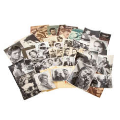 Interessante Sammlung von 30 Autogrammen, vor allem Persönlichkeiten der 1950 und 60er Jahre,