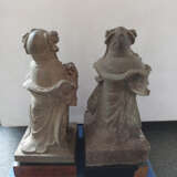 Zwei Skulpturen mit Darstellung von Adoranten aus Stein - Foto 5
