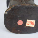 Zushi mit schwarzer Lackfassung und Zierbeschlägen aus Messing - фото 6