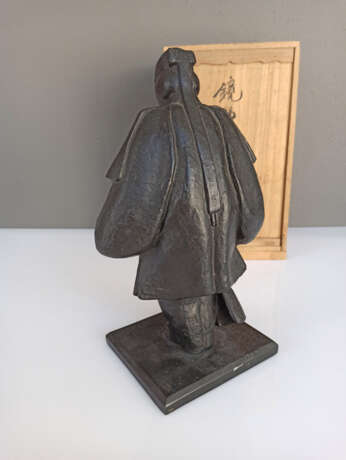 Bronze eines Kabuki-Tänzers mit Maske von Miura Wako - photo 3
