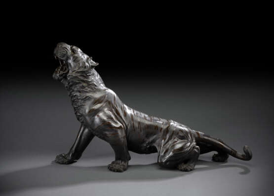 Bronze eines schleichenden, brüllenden Tigers - фото 1