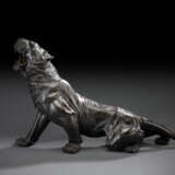 Bronze eines schleichenden, brüllenden Tigers - фото 1