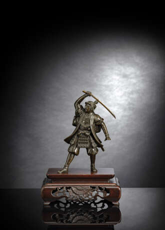Bronze eines Samurai auf einem Holzstand - photo 1