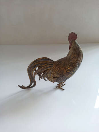 Bronze eines stehenden Hahns mit seitlich gewandtem Kopf - photo 3