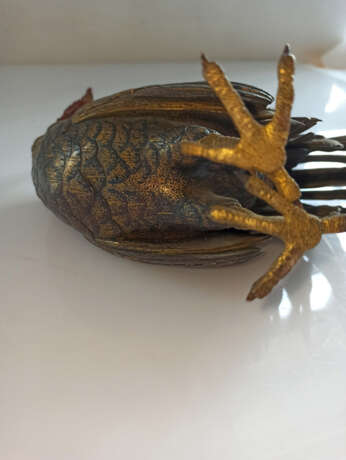 Bronze eines stehenden Hahns mit seitlich gewandtem Kopf - photo 6