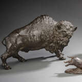 Zwei Okimono aus Bronze mit Darstellung eines Büffels und Wildschweins - фото 1