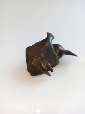 Kleine Bronze mit Darstellung eines Kugelfischs und einer Flunder - Foto 4