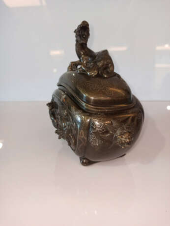 Koro aus Bronze mit Kirin - photo 5