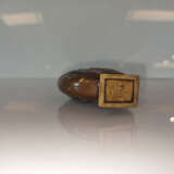 Kleine Vase in Form einer Pilgerflasche aus Buntmetall mit Dekor von Fischern bzw, Kranichen - photo 4