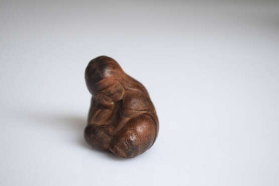 Netsuke der schlafenden Shojo aus Holz - photo 2