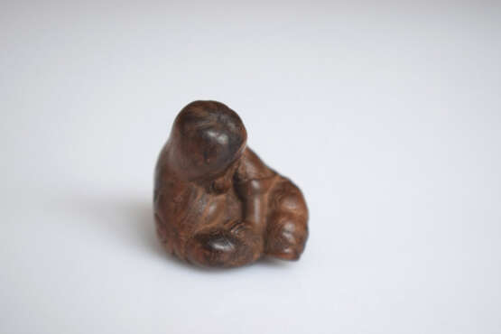 Netsuke der schlafenden Shojo aus Holz - фото 4