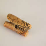 Netsuke in Form einer Zikade aus Elfenbein mit schöner Alterspatina - photo 2