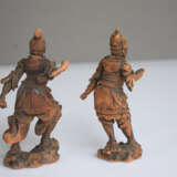 Zwei geschnitzte Figuren aus Holz mit Darstellungen des Bidhamonten und des Fudô-Myôo - photo 3
