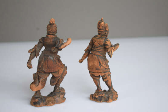 Zwei geschnitzte Figuren aus Holz mit Darstellungen des Bidhamonten und des Fudô-Myôo - Foto 3