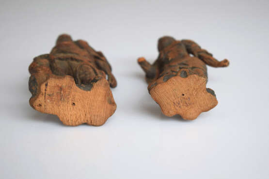 Zwei geschnitzte Figuren aus Holz mit Darstellungen des Bidhamonten und des Fudô-Myôo - Foto 5