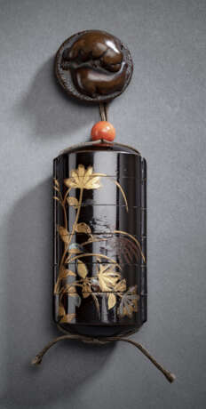 Sechsteiliges Inro mit Dekor von Blüten und Gräsern in Goldlack - photo 1