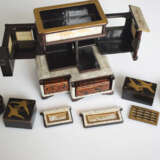Quadratische Guri-Lackdose und Lackdose in Form eines Hauses mit einem Satz von vier kleinen Lackdosen im Interieur - photo 11