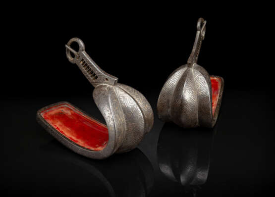 Paar Abumi aus Eisen mit Silbereinlagen - фото 1